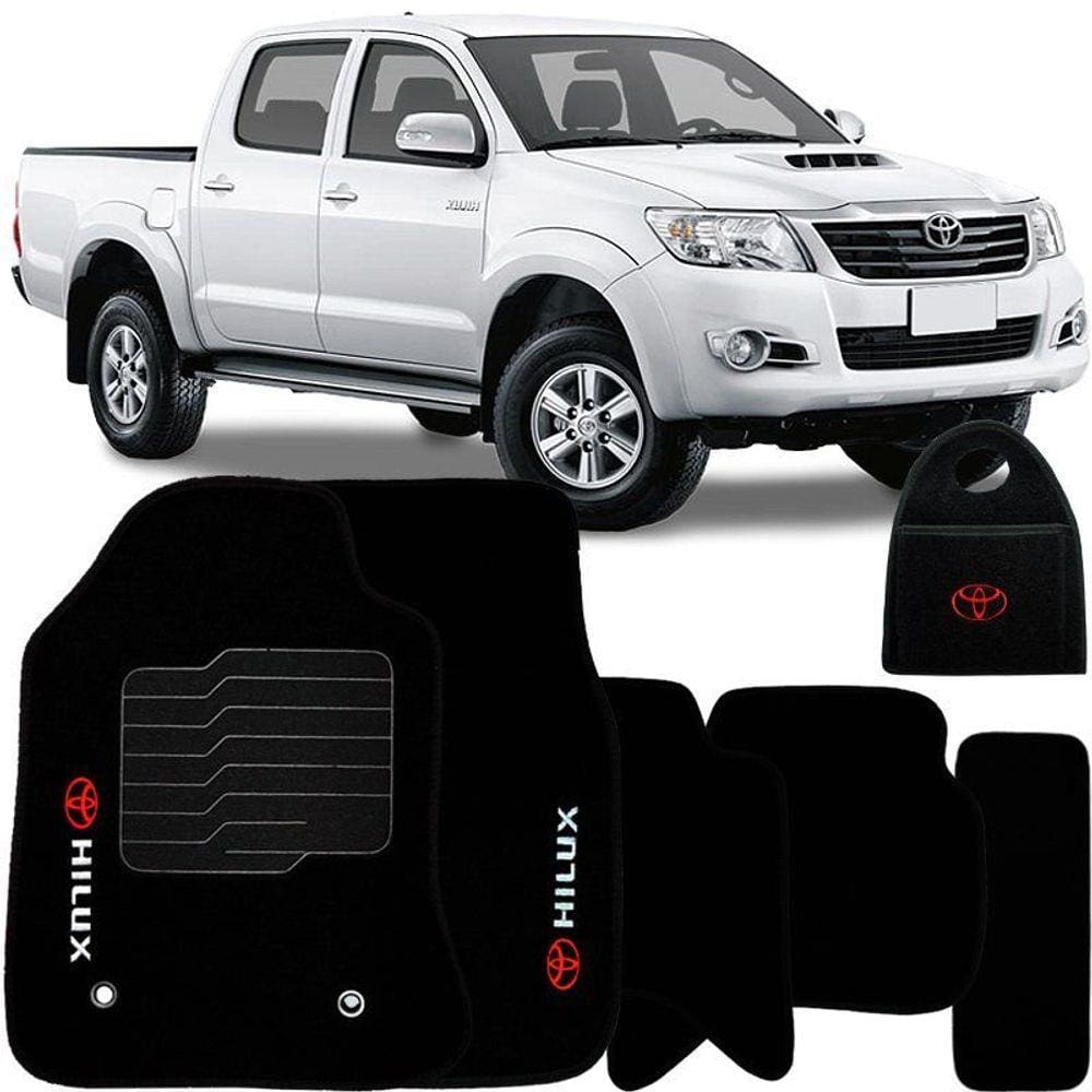 Jogo Tapete Automotivo Carpete + Lixeira Toyota Hilux 2006 à 2015 Soft Logo Bordado Preto 6 Peças