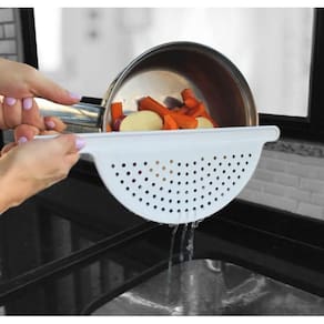 Escorredor Meia Lua - é ideal para escorrer macarrão, legumes, separar caldos