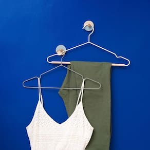 Kit 2 Ganchos De Madeira Com Adesivo Oikos