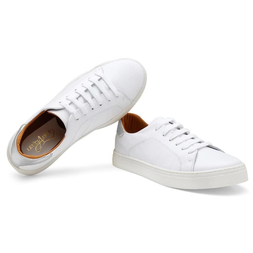 Tênis Casual Feminino Couro Detalhe Metalizado Conforto 