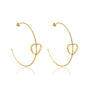 Brinco Argola Grande Fina Com Coração Embutido Folheado Em Ouro 18k