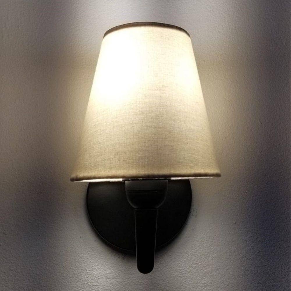 Arandela Cone Md-2004 Base Preto Cúpula Em Tecido 14/14X07Cm Algodão Cru Bivolt