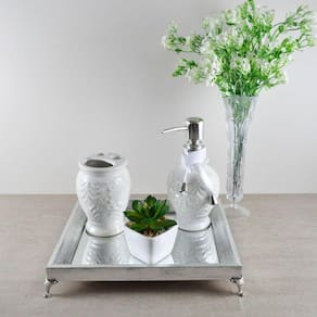 Bandeja Espelhada Lavabo Banheiro "P" madeira cor PRATA 17x22x4cm pés de metal prateado/cromado