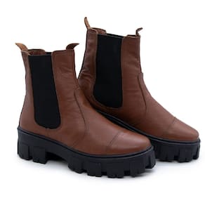 Bota Chelsea Feminina Couro Tratorada Cano Médio Estilo
