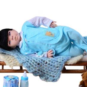 Boneco Bebê Reborn Menino de Cabelos Pretos 53cm Acessórios