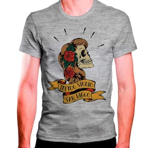 CAMISETA MASCULINA Caveira Feminina Tattoo Studio San Diego