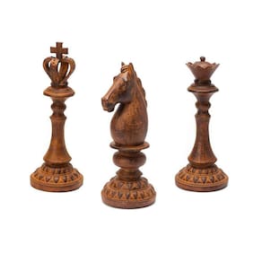 Trio De Peças Do Xadrez Decorativas Em Resina Marrom