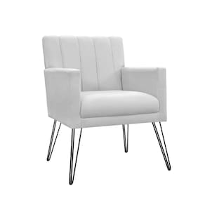 Poltrona Estofada Para Quarto Closet com Pés de Ferro Cecília Corano Branco - LM DECOR