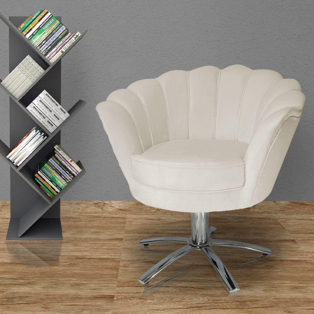 Poltrona Estofada Decorativa 1 Lugar Base Giratória de Metal Pétala Veludo Bege - LM DECOR