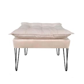 Puff Banqueta Suede Bege Pé Aramado Preto Verniz Para Sala