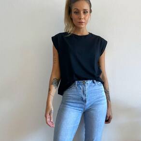 Camiseta Aveloz Feminina Muscle Tee Preta