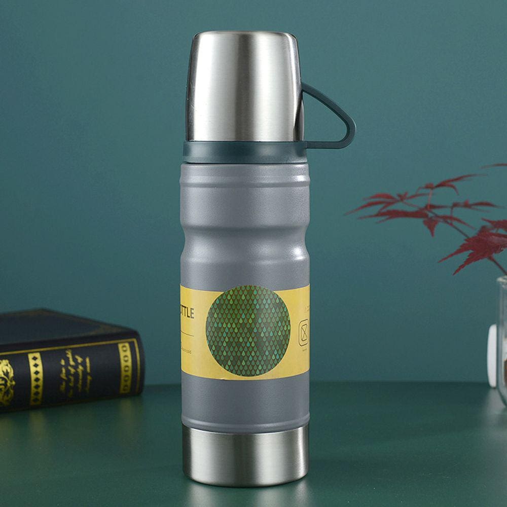 Garrafa Térmica em Aço Inox com Copo Anti-Vazamento 680ML