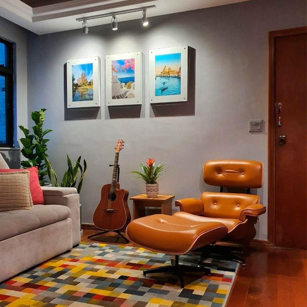 Poltrona Charles Eames Com Puff Couro Natural Caramelo Cor Amarelo