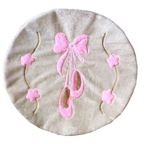 Tapete Pelúcia Sapatilha 90Cm X 90Cm Redondo Quarto Infantil Base Emborrachado - Palha Com Rosa