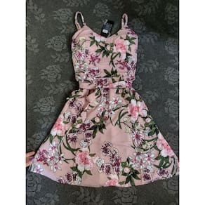Vestido floral com cinto