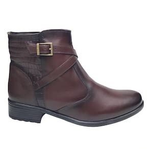 Bota Cano Baixo Couro Detalhe Croco Cor Pinhao