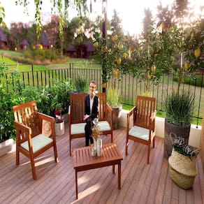 Conjunto para Jardim 4 Peças 3 Poltronas 1 Mesa de Centro Família de Madeira Eucalipto Amadeirado/ Bege