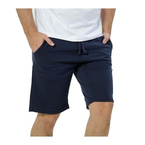 Bermuda Moletom Marinho casual e com uma modelagem que se ajusta de forma agradável a todos os formatos de corpo