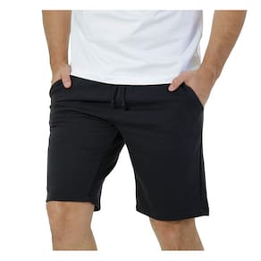 Bermuda Moletom Preto casual e com uma modelagem que se ajusta de forma agradável a todos os formatos de corpo