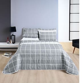 Colcha com jogo de lençol Queen 7 pças Cobre Leito Micropercal 200 Fios Dupla Face Austin - Cinza e Branco