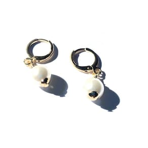 Brinco Argola Click Com Perola Dourado Semijoia Lizzy Fatin