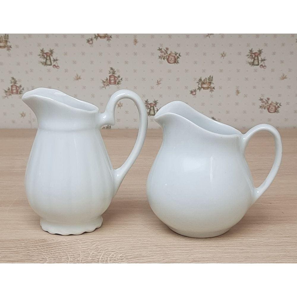 Kit 2 Jarras Artística e Tradicional - Leiteira, Sucos e Bebidas - 300 e 350ML - Porcelana Branca