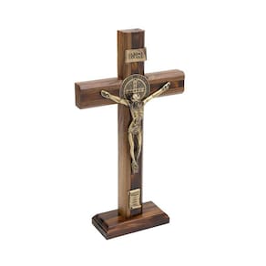 Crucifixo de Madeira Frisada com São Bento (ouro velho) 26cm - "Ninguém te ama como eu!"