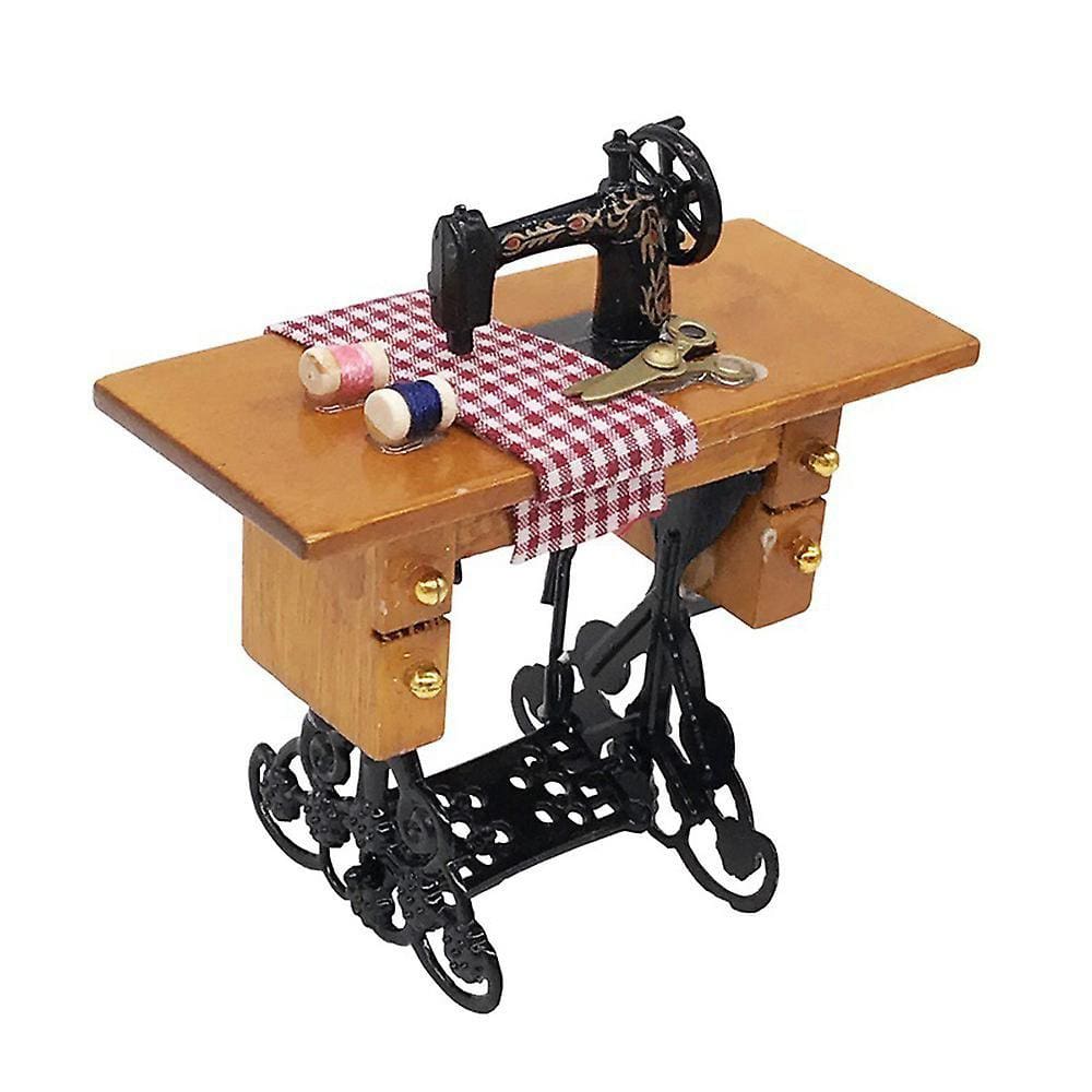 Mini máquina de costura com linha para mobília em miniatura de madeira da casa de bonecas 1/12