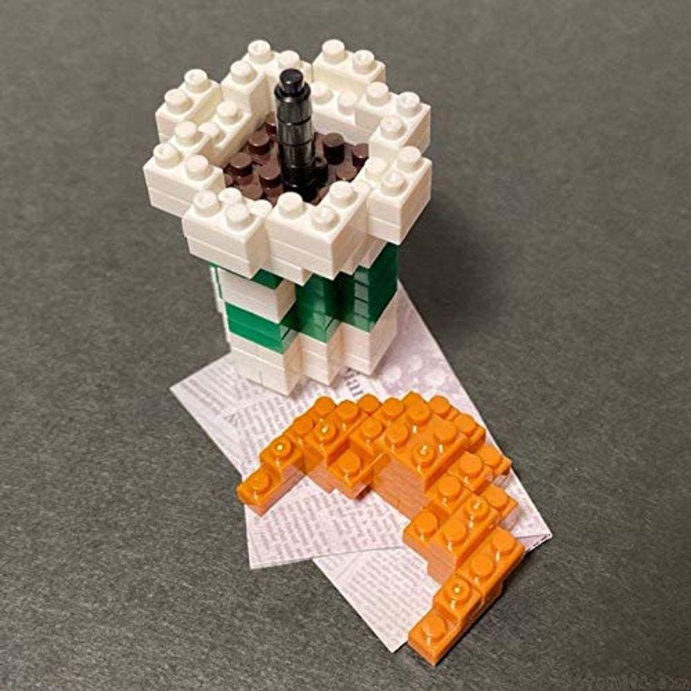 Café gelado e croissant Petit Block da Daiso Japão