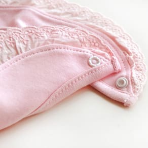 Bebê recém-nascido infantil bebê crianças meninas bowknot babadores de renda saliva toalha de desenho animado