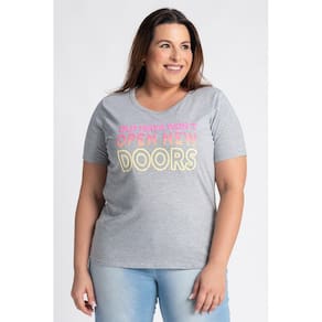 T-shirt Feminina Plus Size Estampada "Old ways won`t open new doors" - Cereja Rosa