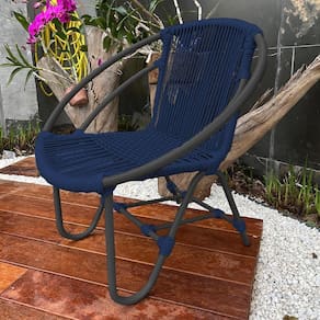 Cadeira Decorativa Julia Em Corda Náutica E Base Em Alumínio Preta-azul Marinho - Cor: Azul