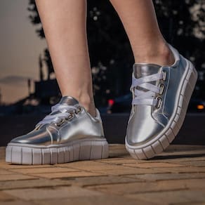 Tênis Feminino Gliter Brilhante Charme e Elegância com Amarração em Cetim Prata