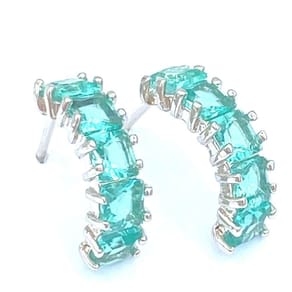 Brinco De Argola Pequena Com Pedra Natural Verde Folheado Em Ródio
