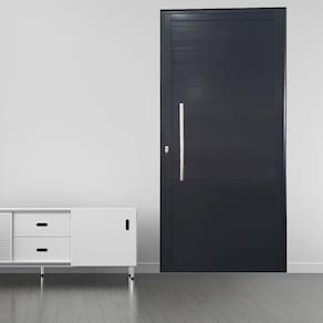 Porta Pivotante de Alumínio 210 x 120cm com Puxador Veneza Esquadrias Bergame Preto