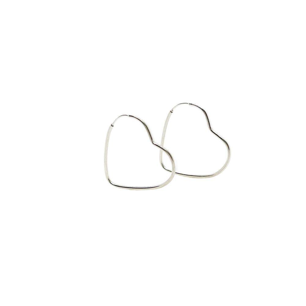 Argola de Coração Feminina com Fio Redondo em Prata 925