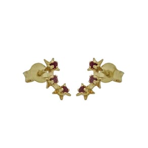 Brinco pequeno ouro 18k com 3 estrelas com Rubi natural