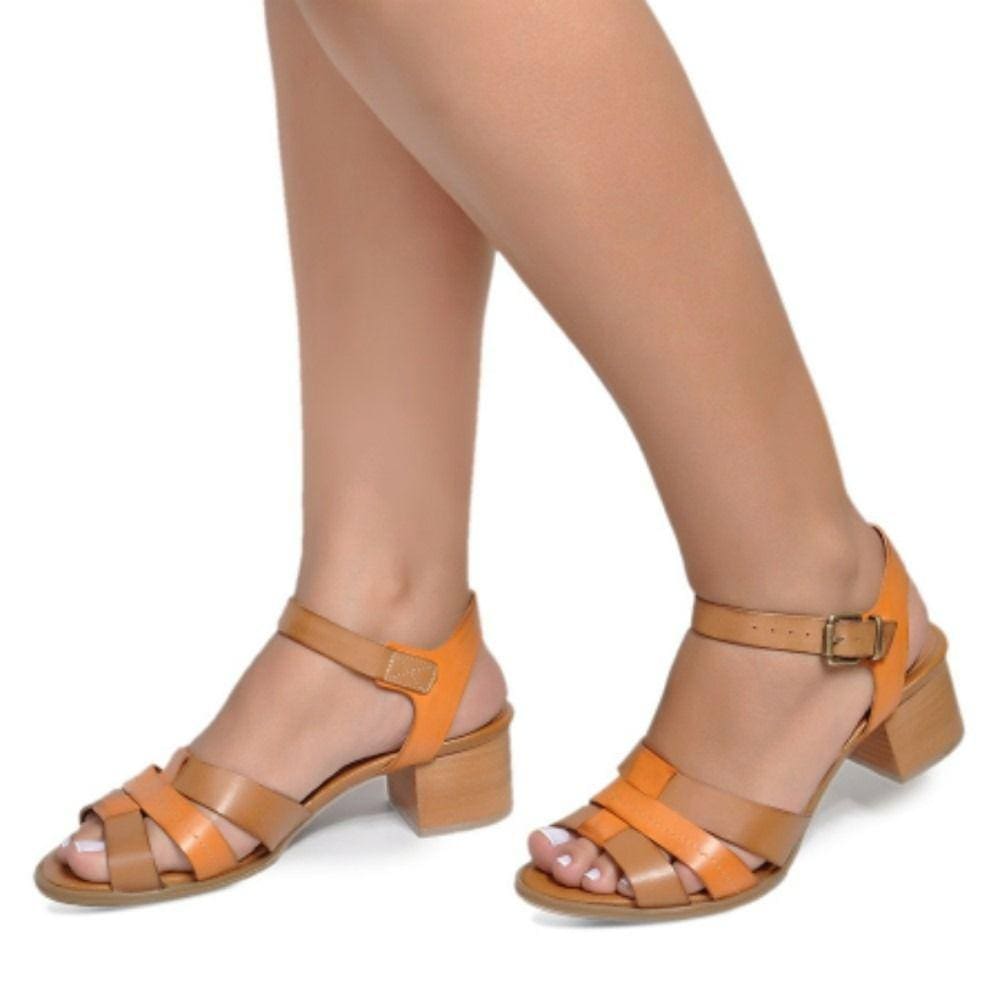 Sandalia Rasteira Conforto Couro Salto Medio Grosso de Madeira Sola Antiderrapante Design Moderno