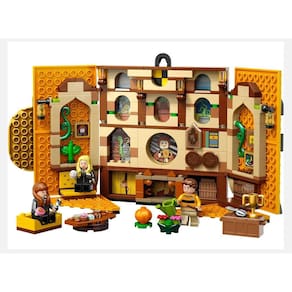 Banner da casa Harry Potter Hufflepuff com 3 minifiguras 9+