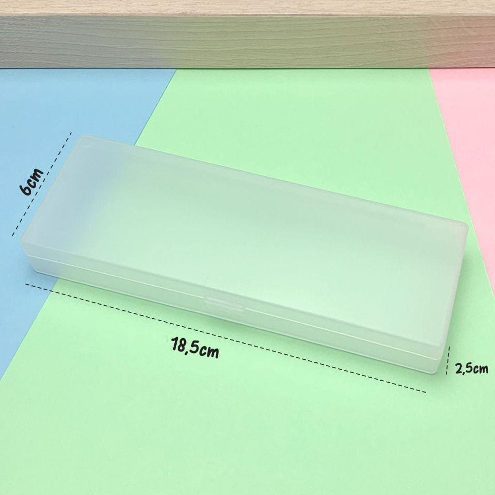Estojo transparente em plastico