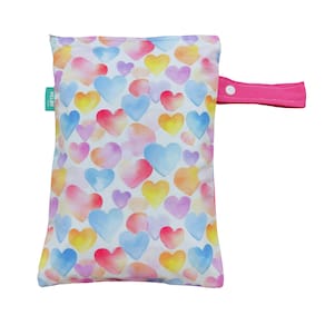 Saco Impermeável Organizador Fralda Roupa Suja Limpa - Corações Rosa - Tactel