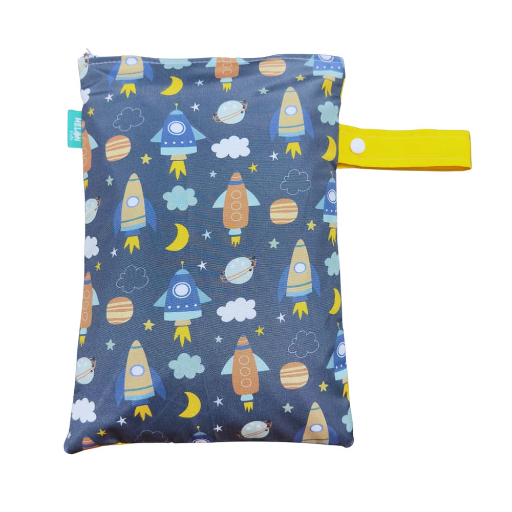 Saco Impermeável Organizador Fralda Roupa Suja Limpa - Foguetes Amarelo - Tactel