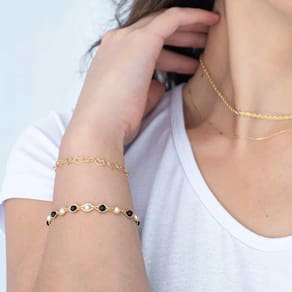 Pulseira Pérolas Brancas e Pretas