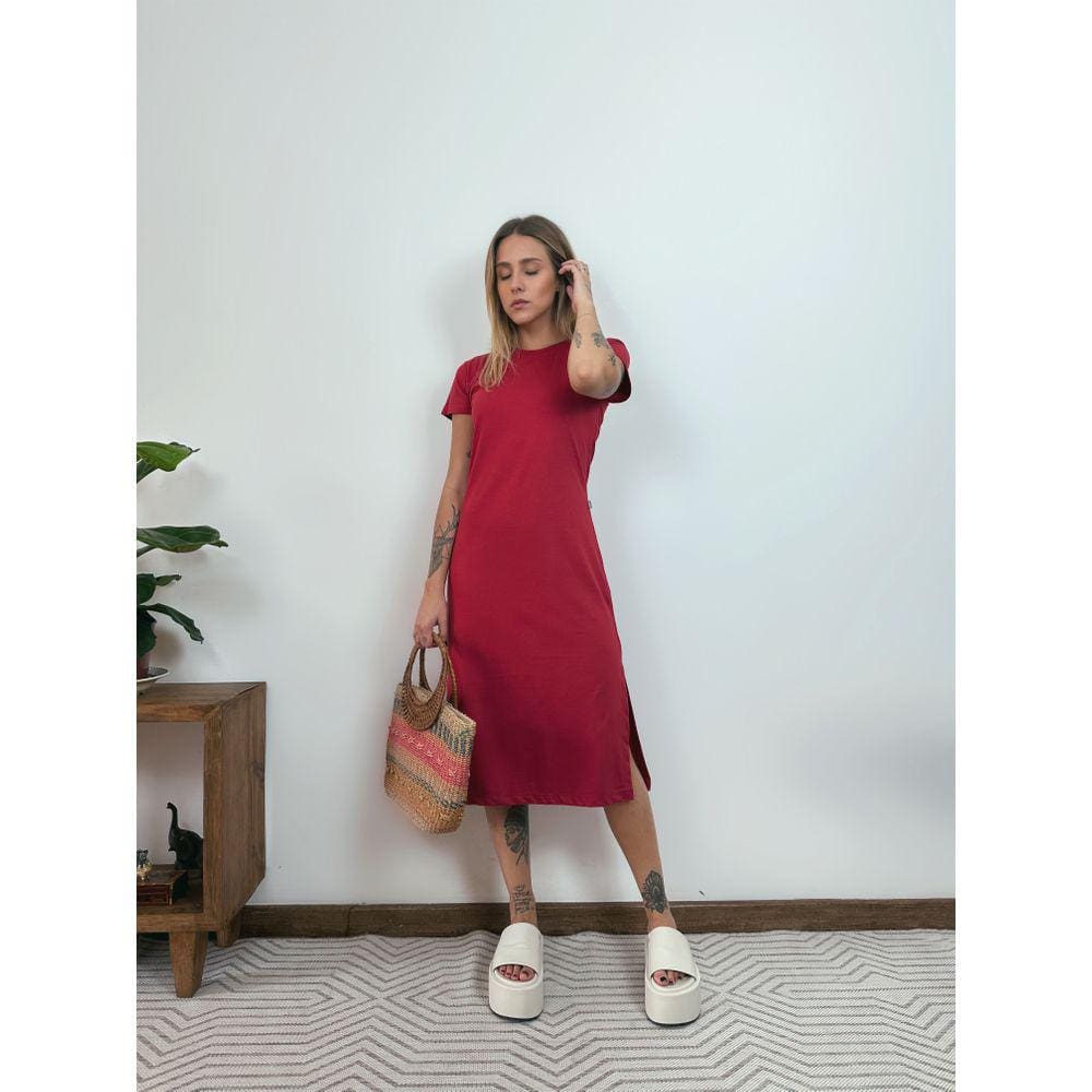 Vestido Midi Camiseta Com Fenda Aveloz Bordô
