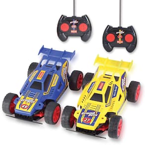 Carro de controle remoto Kidzlane 2 Race Cars Racing 35 pés de alcance