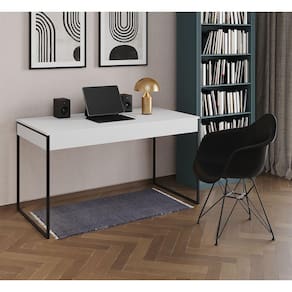 Escrivaninha Industrial Office Estudo Malta Branca 137x53cm com 1 Poltrona Preta Eames Eiffel Base F