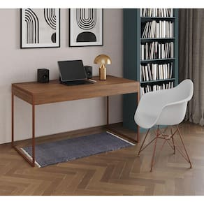 Escrivaninha Industrial Office Estudo Malta Amêndoa 137x53cm com 1 Poltrona Branca Eames Eiffel Base