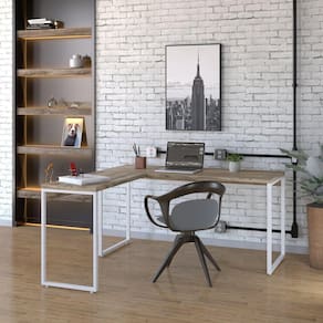 Mesa de Escritório em L Estilo Industrial 150x150cm Kuadra Carvalho / Est.Branca