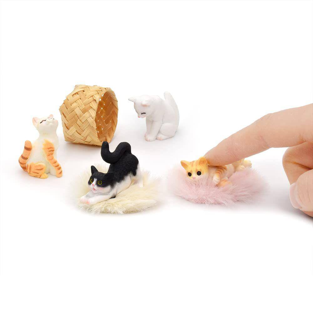 Ilha de estatuetas Mini Cat com acessórios de casa de bonecas, escala 1:12