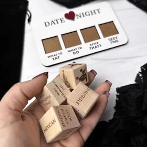 Date Night Dice Set Hopeup para casais, cor de madeira